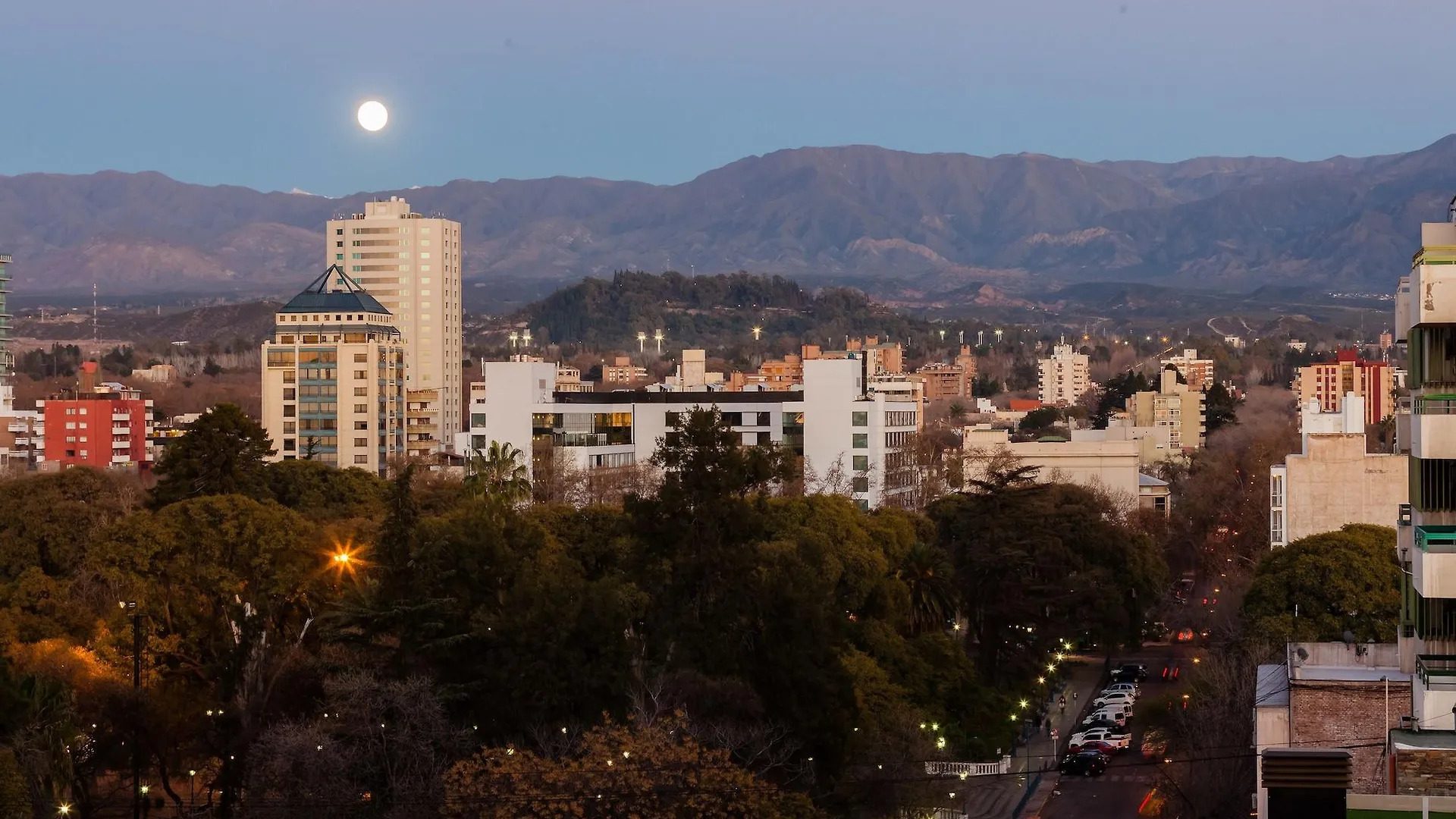 ***  Hotel Mendoza Argentine